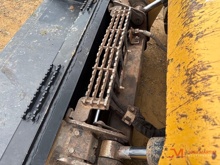 2020-caterpillar-262d3-image-6