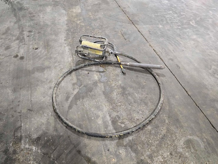 oztec-2.4-oz-concrete-vibrator-image-1