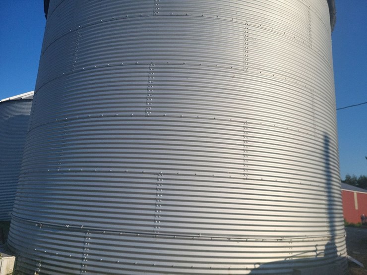 grain-bin---closest-to-road-image-15