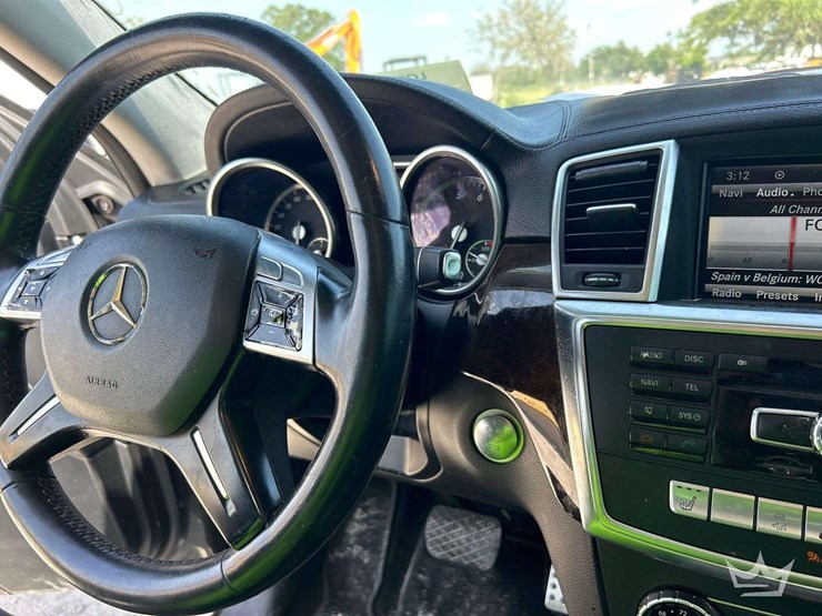 2013-mercedes-benz-gl450-image-15