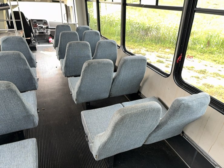 2012-freightliner-bus-image-49