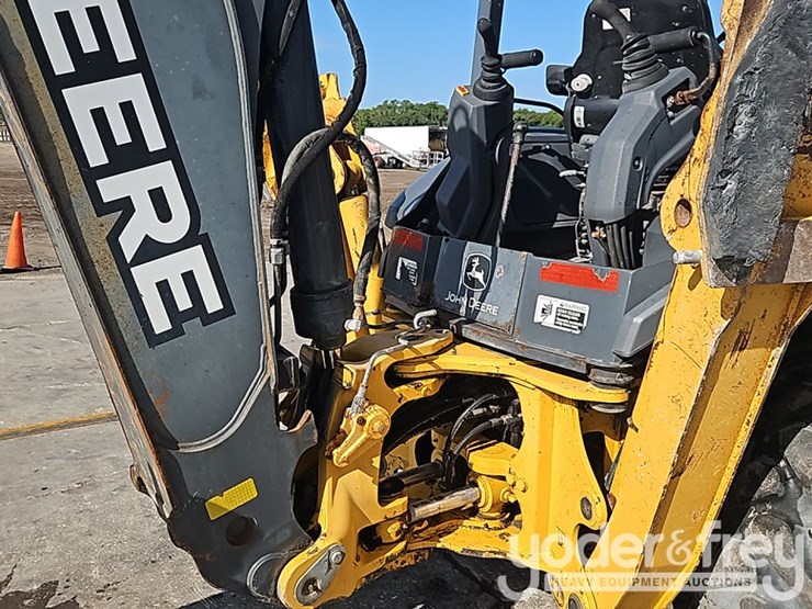 2017-deere-310sl-image-21