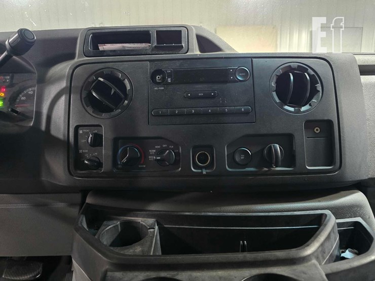 2013-ford-e250-image-14