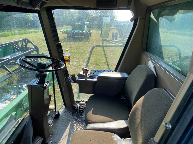 john-deere-9600-4x4-combine-image-82