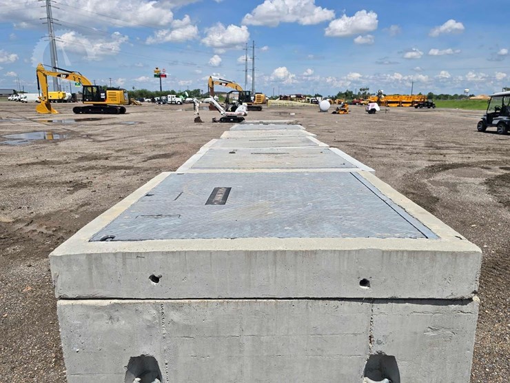 qty.-(6)-precast-concrete-utility-vaults-image-6