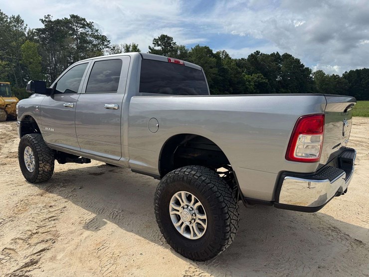 2019-dodge-2500-image-4