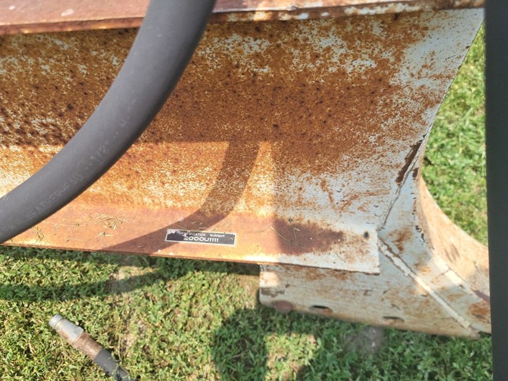 international-2000-loader-w/66"-bucket-and-mounting-brackets-image-18