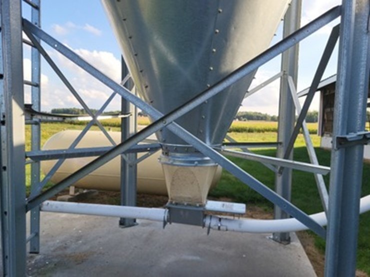 chore-time-11-ton-feed-bin-w/steel-support-and-boot---west-bin-image-16