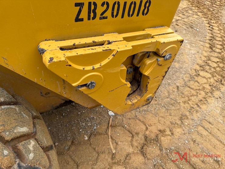 2020-caterpillar-262d3-image-10