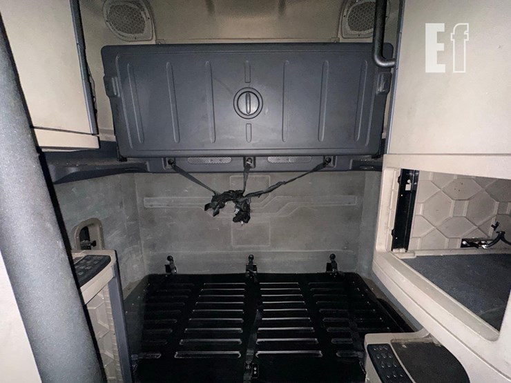 2017-freightliner-cascadia-125-image-21