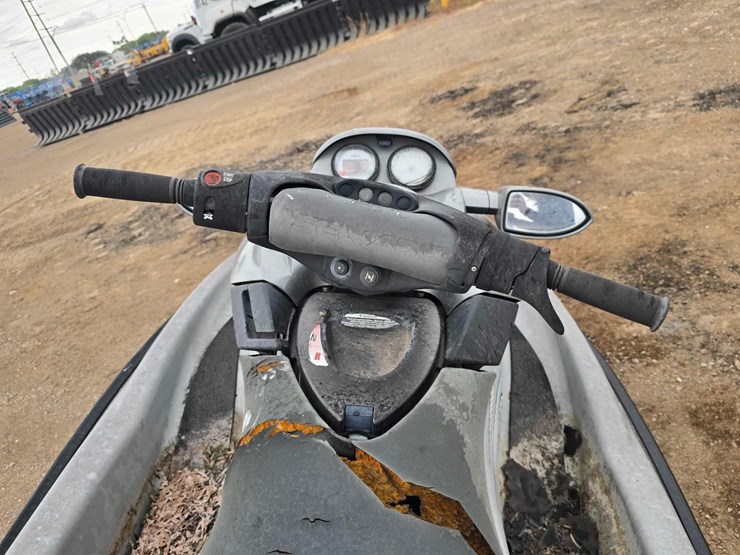 sea-doo-rx-jet-ski-image-10