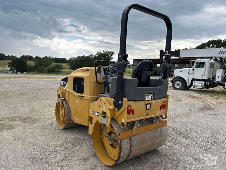2014-caterpillar-cb34-image-2