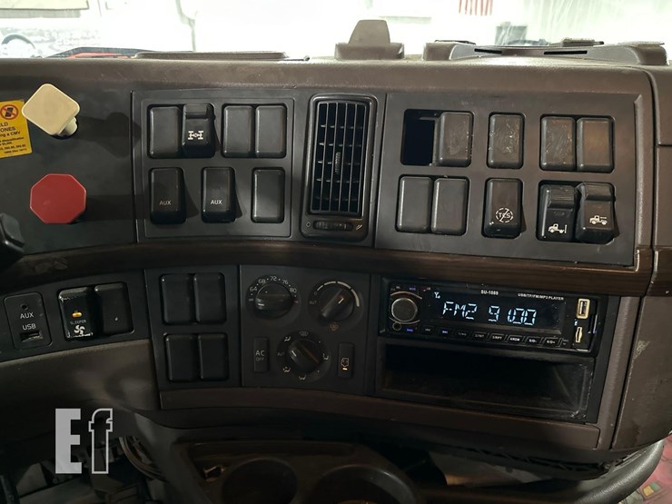 2014-volvo-6431-image-20