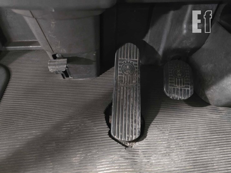 2013-kenworth-t800-image-11