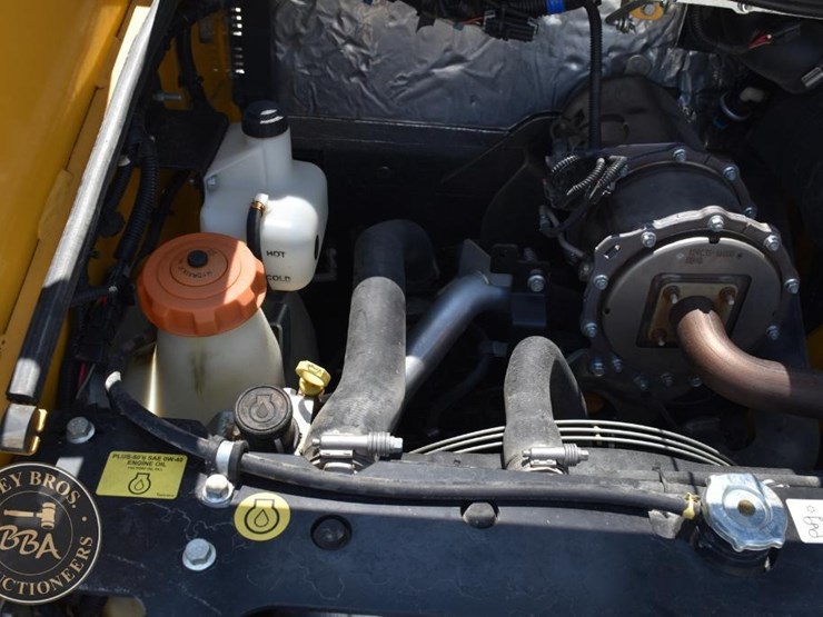 2021-deere-318g-image-27