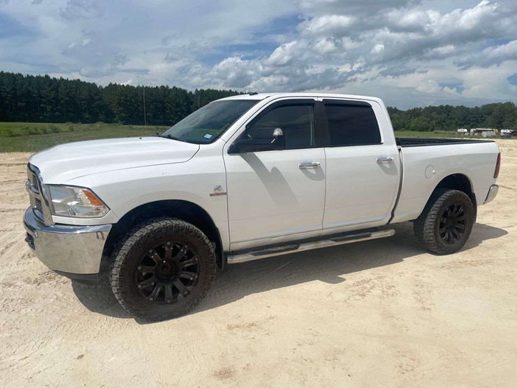 2013-dodge-2500-image-1