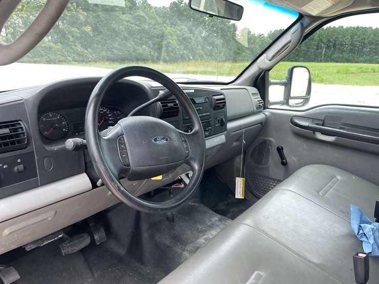 2005-ford-f450-image-11