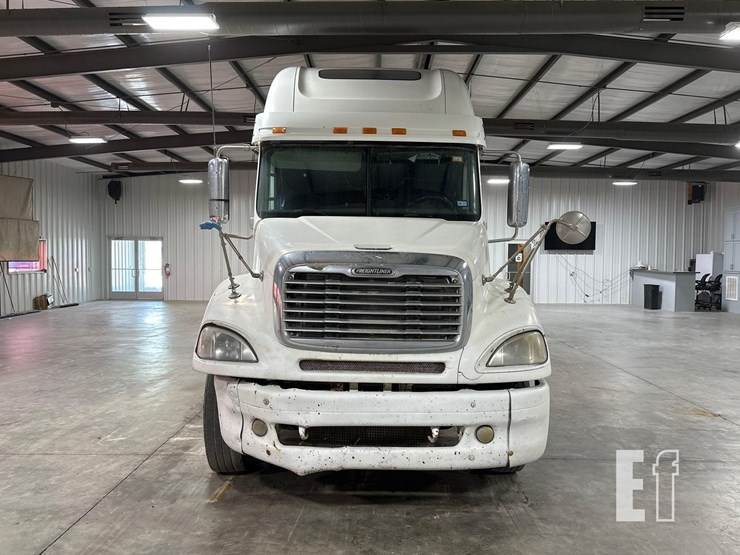 2007-freightliner-columbia-120-image-7