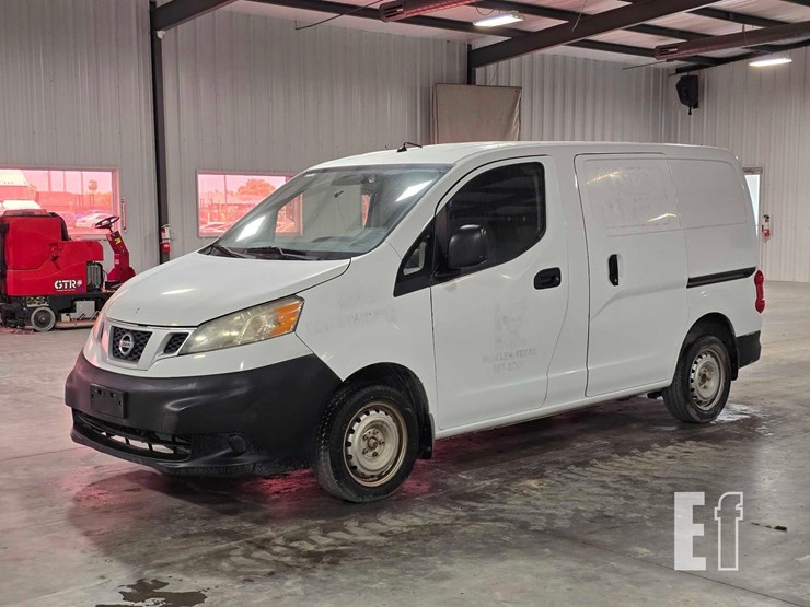 2015-nissan-nv200-image-1