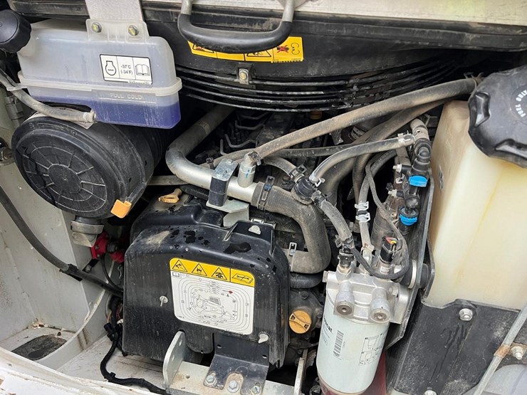 2024-bobcat-s76-image-16