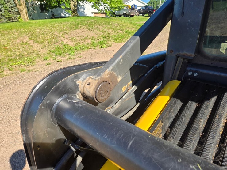 new-holland-l170-image-13