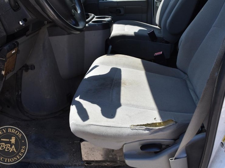 2014-ford-e250-image-17