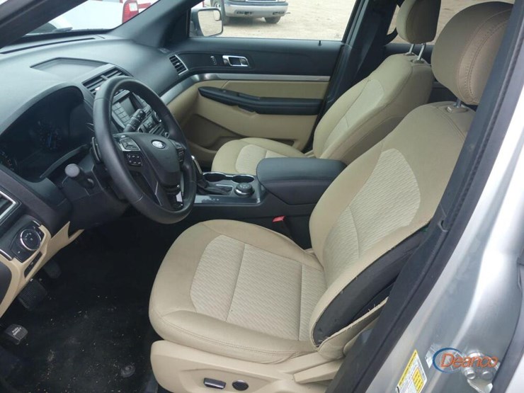 2017-ford-explorer-image-8