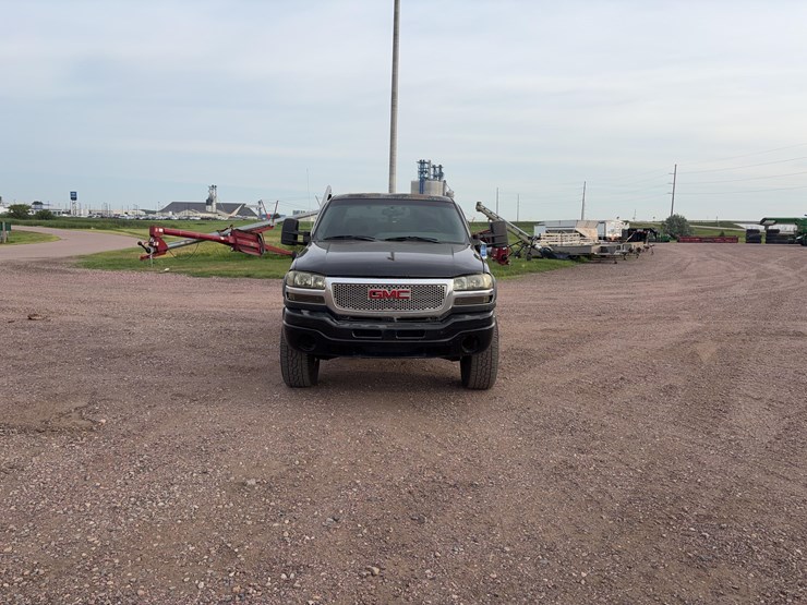 2003-gmc-sierra-2500hd-image-2