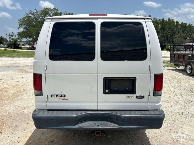 2011-ford-cargo-image-26