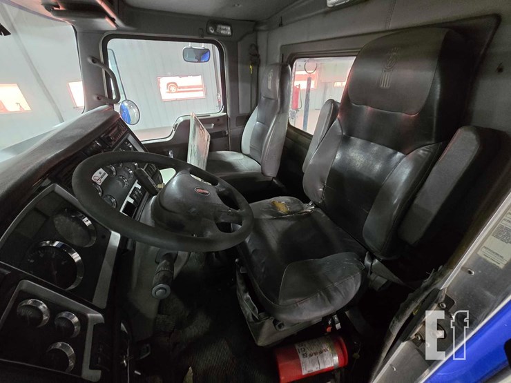 2013-kenworth-t800-image-9