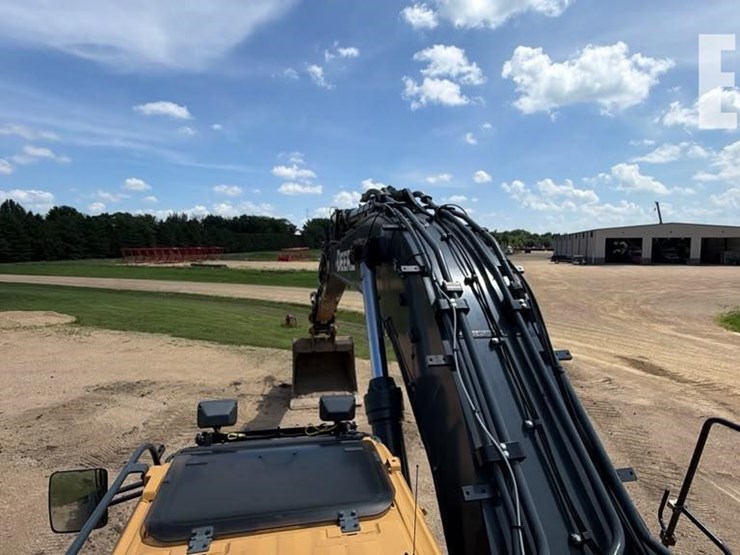2015-deere-470g-lc-image-27