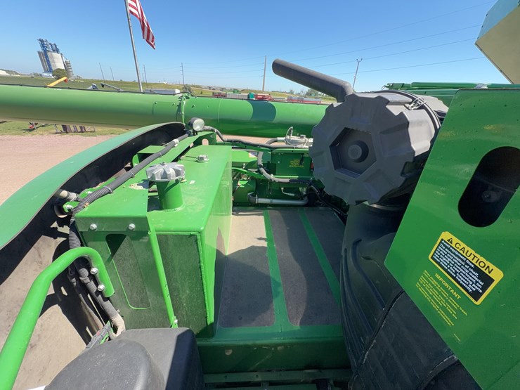 2015-john-deere-s680-image-37