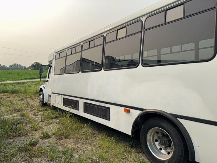 2012-freightliner-bus-image-9