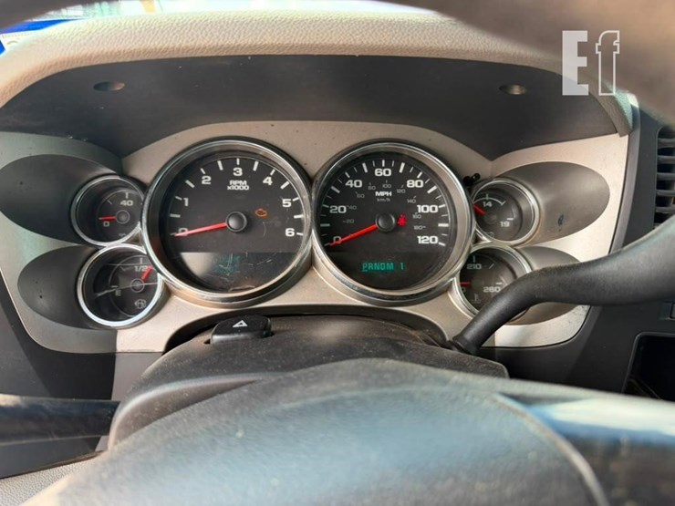 2013-chevrolet-silverado-2500hd-image-15