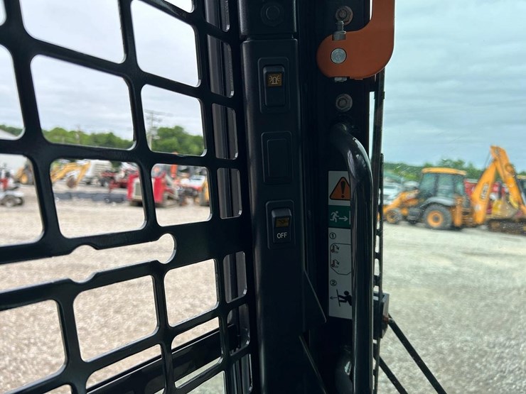 2024-bobcat-s650-image-22