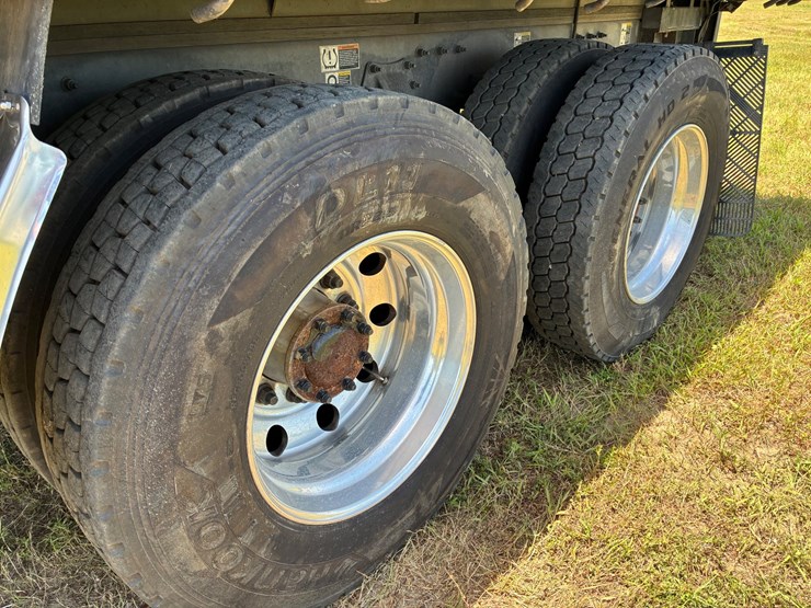 #9920-•-2015-peterbilt-image-13