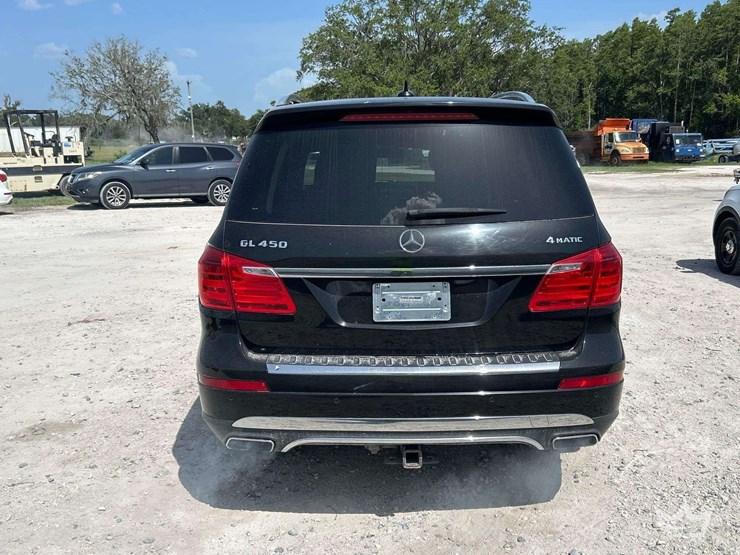 2013-mercedes-benz-gl450-image-24