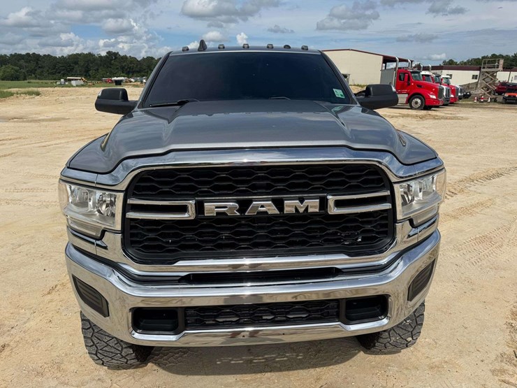 2019-dodge-2500-image-5