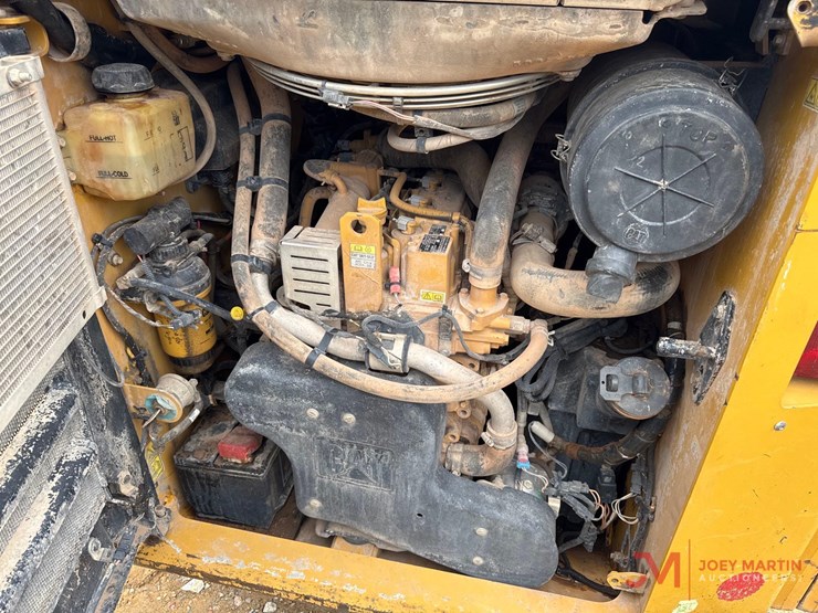 2020-caterpillar-262d3-image-12