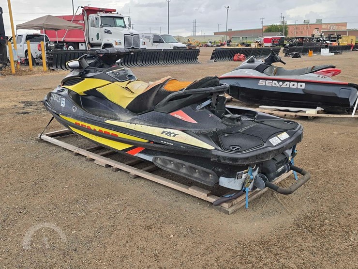 2015-sea-doo-rxt-jet-ski-image-4