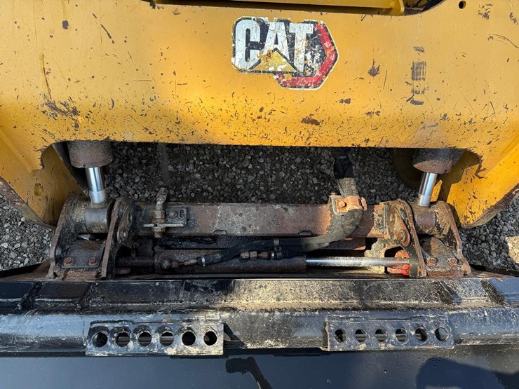 2022-caterpillar-299d3-image-10
