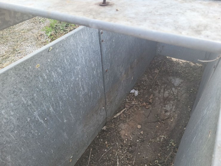 goat/sheep-galvanized-head-chute-w/floor-and-roll-up-rear-gate-image-10