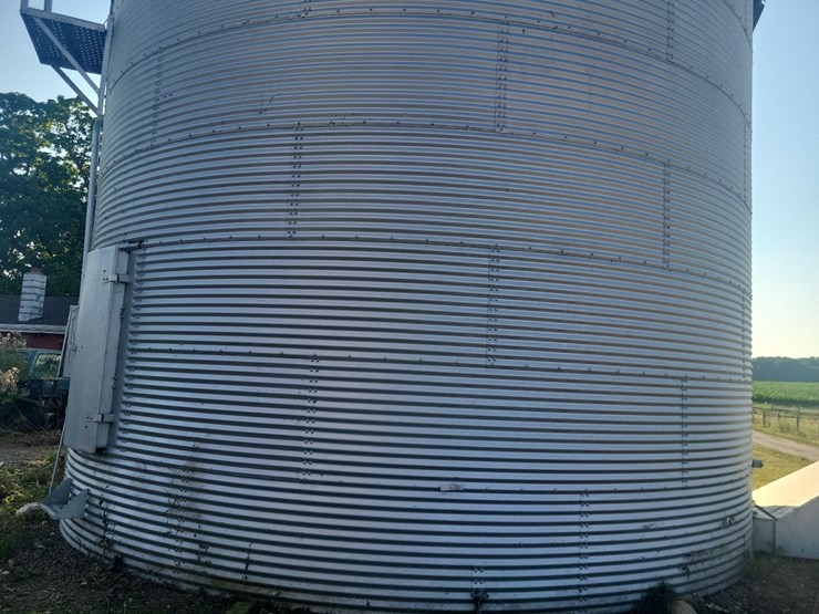 grain-bin---closest-to-road-image-7