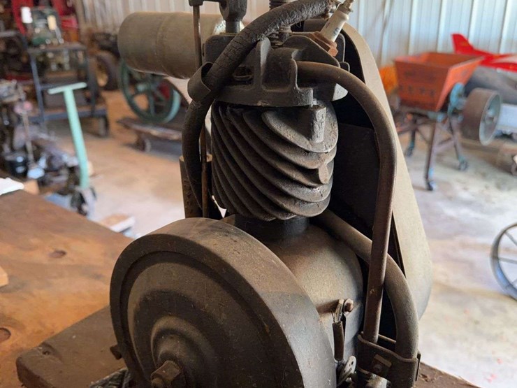 (2)-briggs-&-stratton-engines-image-3
