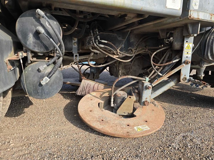 2002-gmc-t7500-image-11
