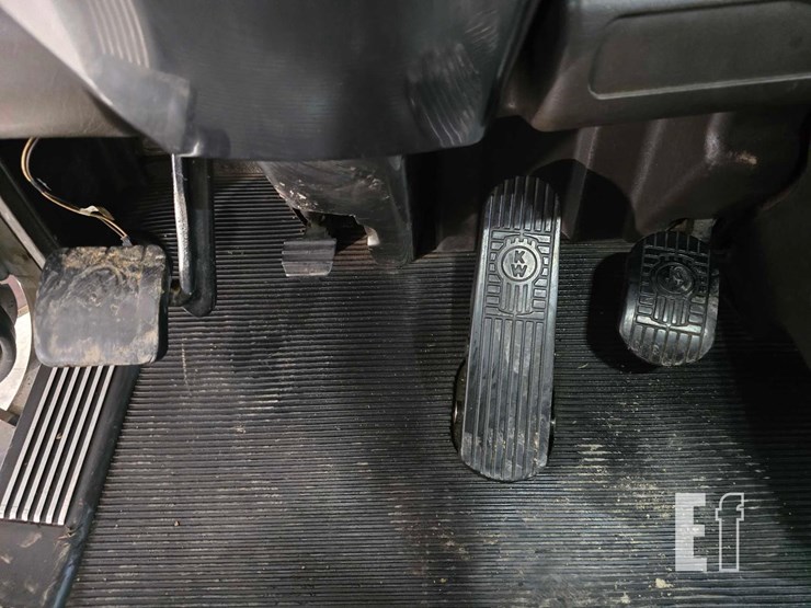 2009-kenworth-w900-image-11