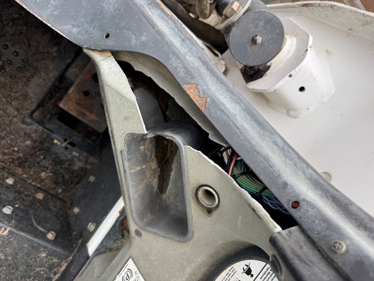 bobcat-t550-image-35