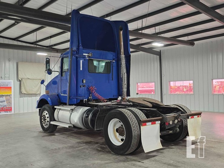 2013-kenworth-t800-image-4