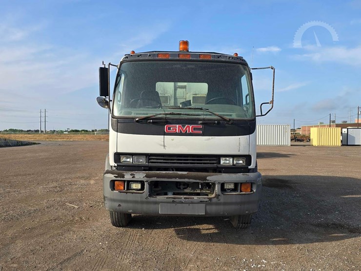 2002-gmc-t7500-image-7