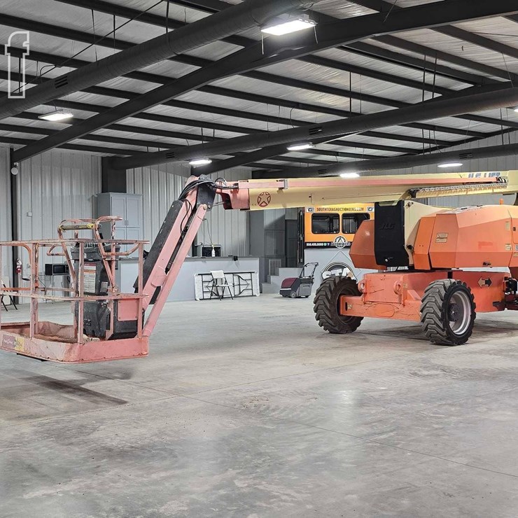 2016 JLG 800AJ